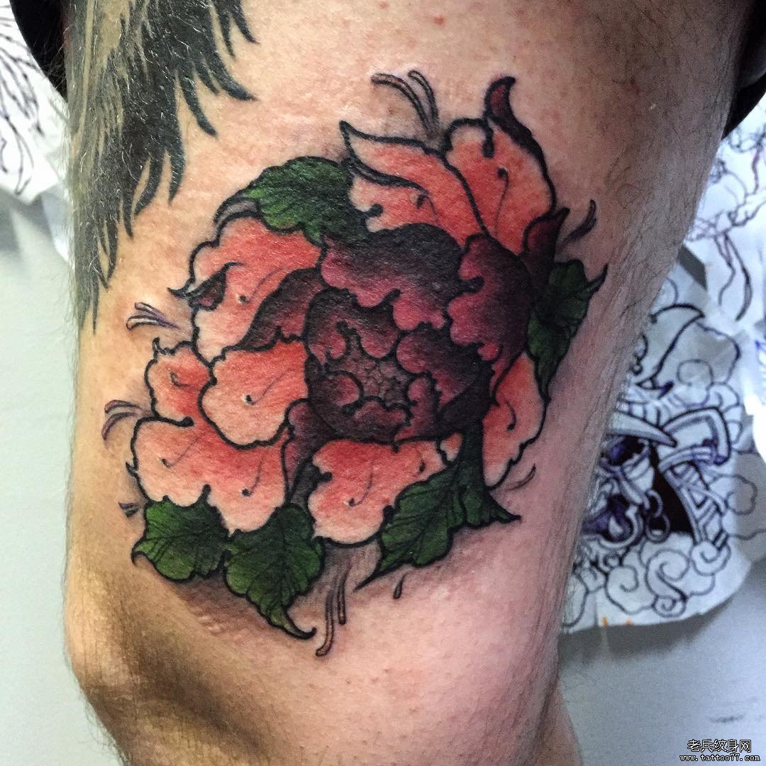 大腿新传统牡丹纹身图案