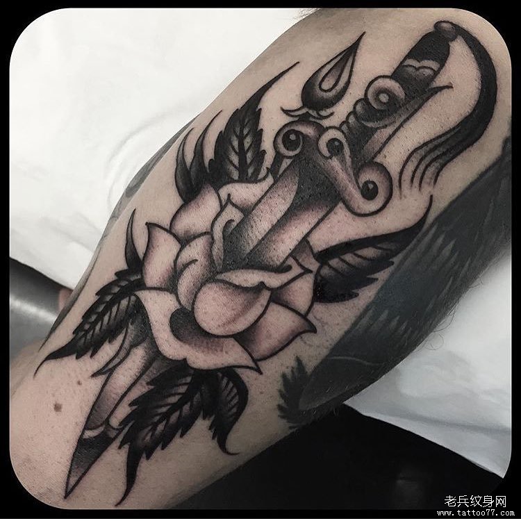 小腿old school玫瑰匕首tattoo图案