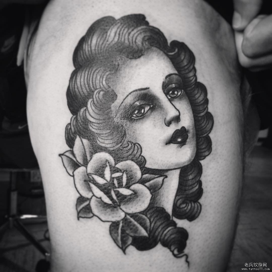 大腿old school女郎tattoo