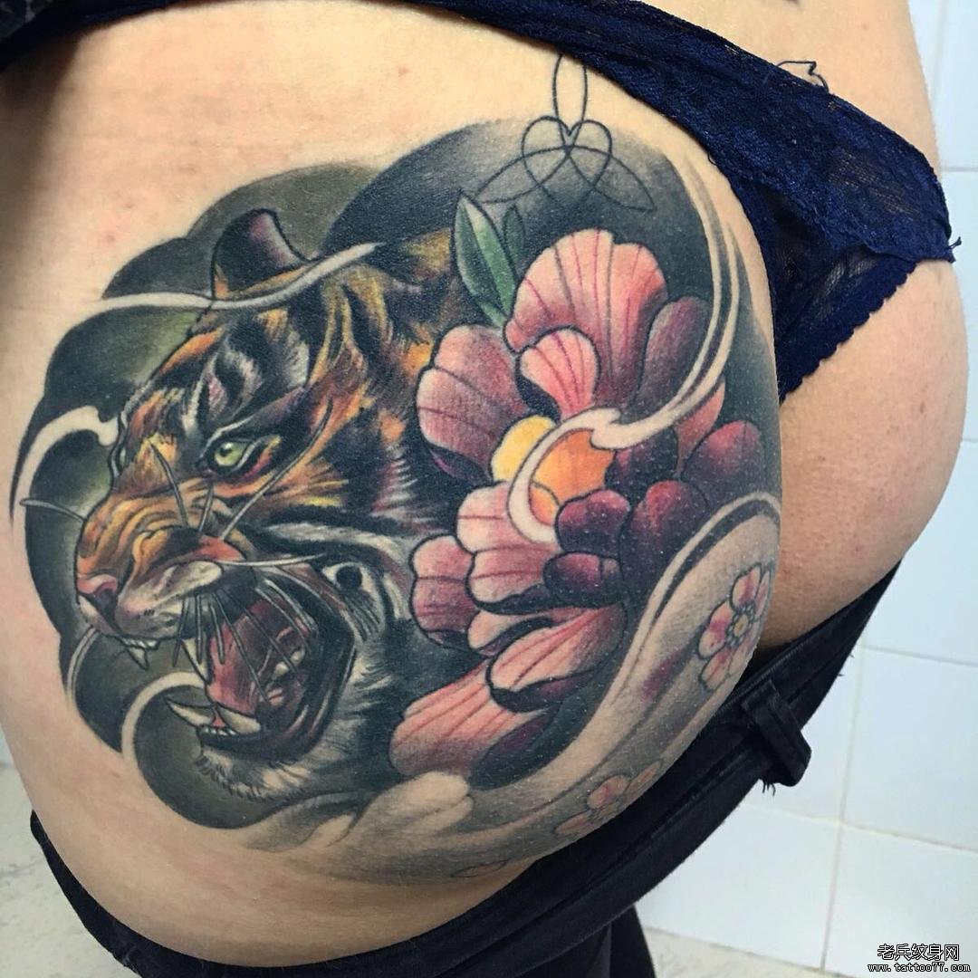 臀部传统老虎牡丹纹身tattoo