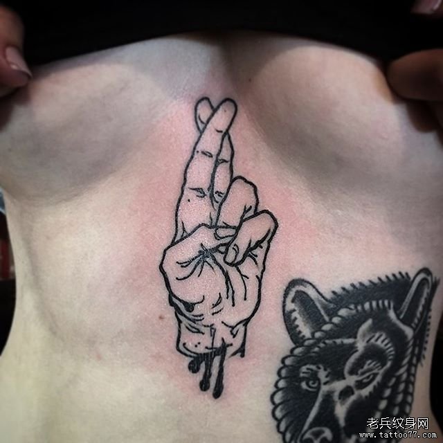 胸下手纹身tattoo