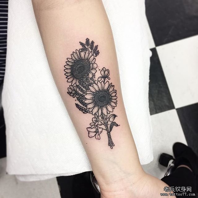 小臂小清新向日葵纹身图案