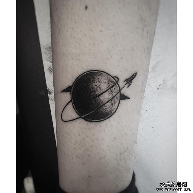 小腿星球纹身图案