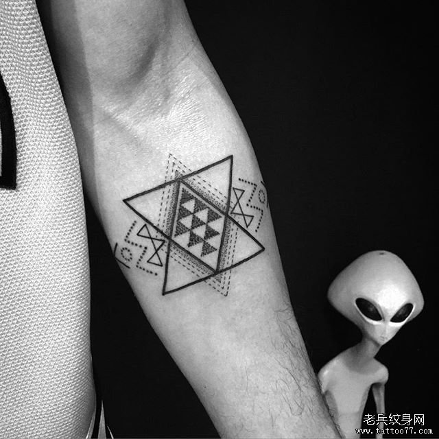 小臂几何线条点刺纹身tattoo图案