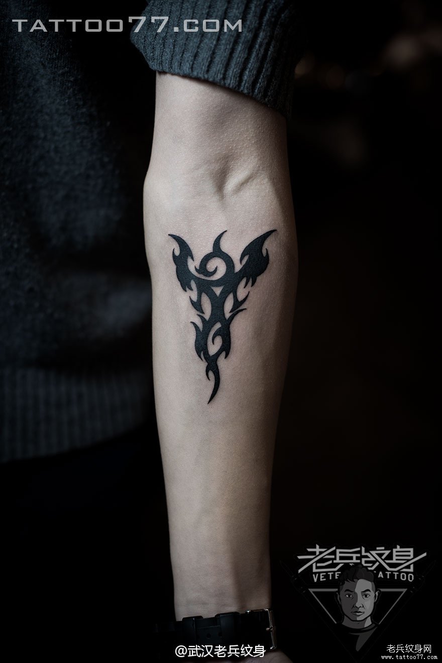 手部图腾蝎子纹身图案作品