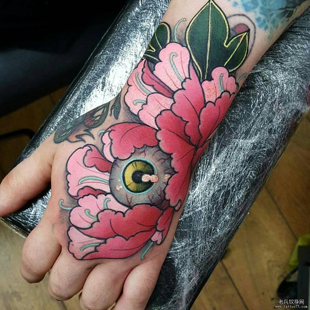 手背欧美菊花眼睛纹身图案