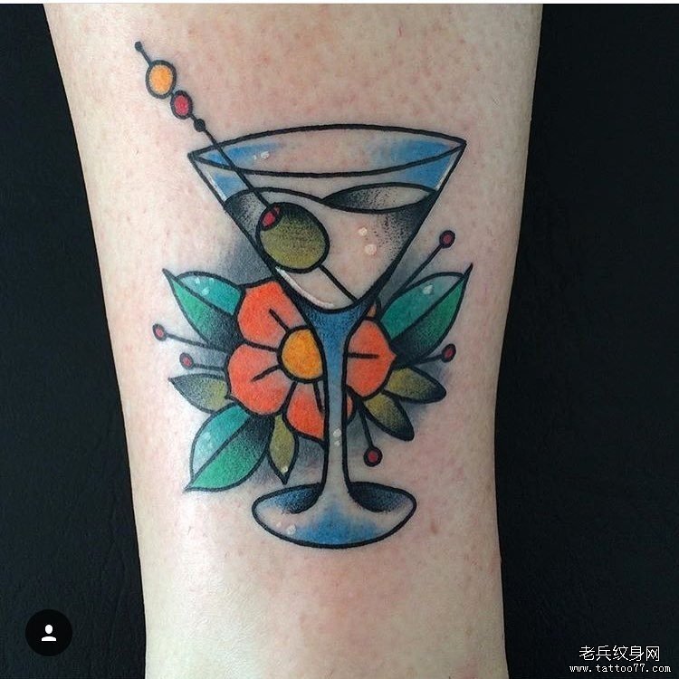 小臂杯子樱花纹身图案