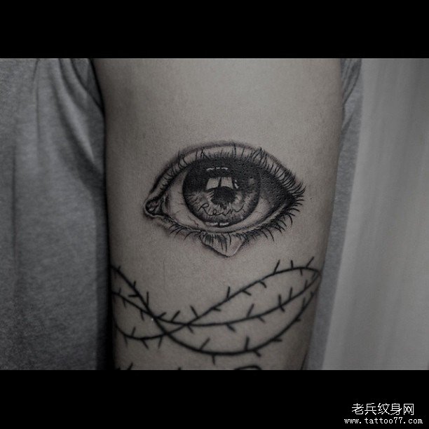 欧美写实眼睛纹身图案