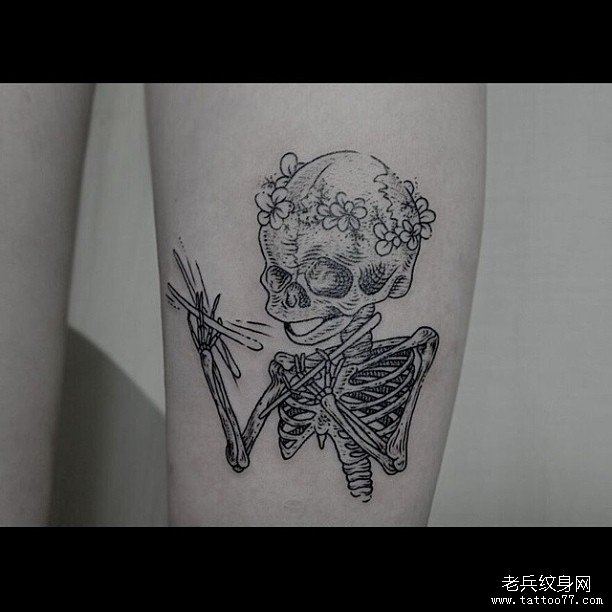 大腿骷髅小清新纹身图案