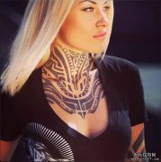 部落纹身让女性显得更有魅力！