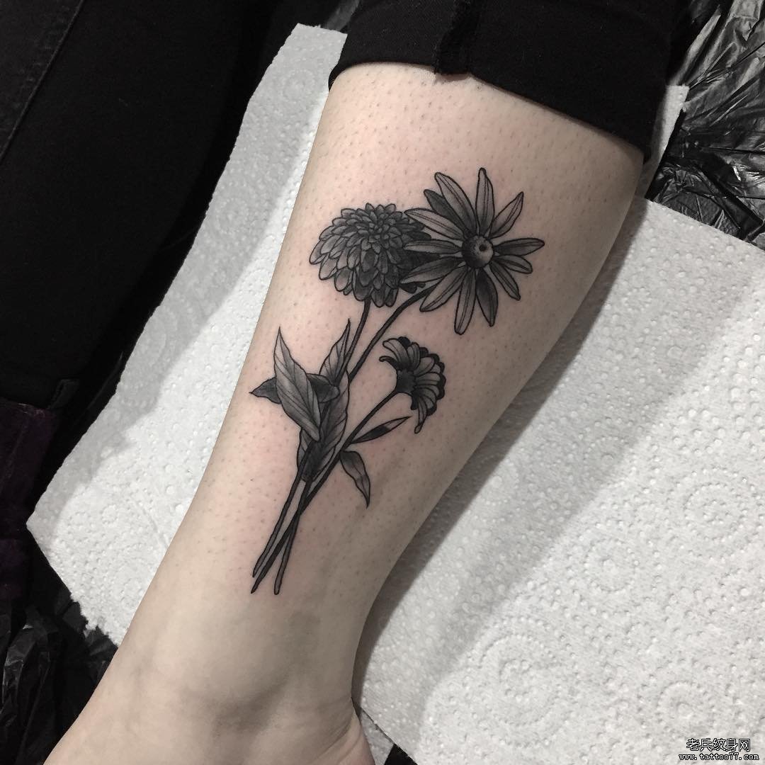 小腿菊花欧美纹身图案