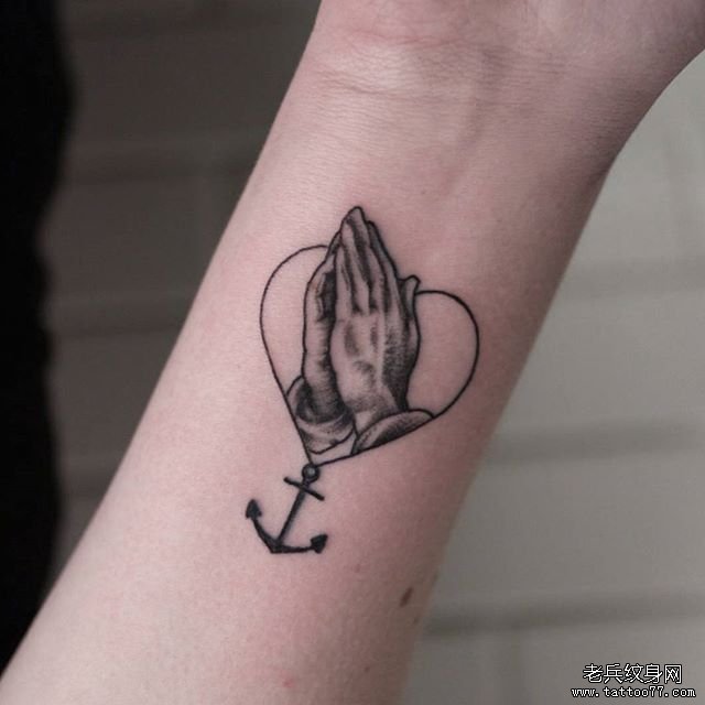小臂祈祷之手爱心tattoo纹身图案