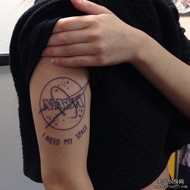 大臂线条星球tattoo纹身图案