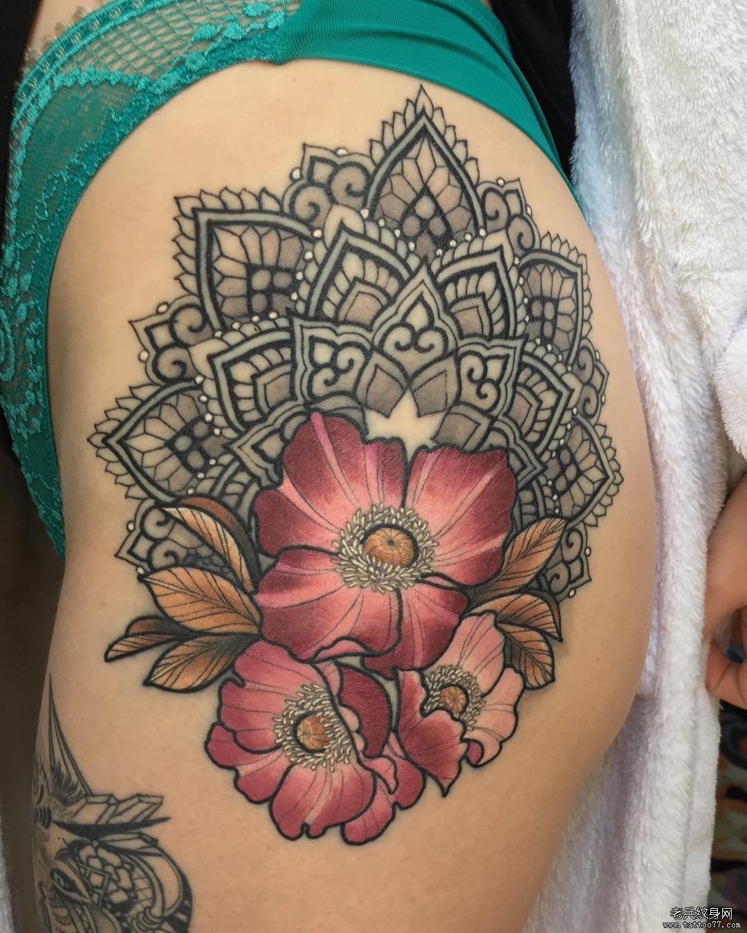 大腿梵花欧美花卉纹身图案
