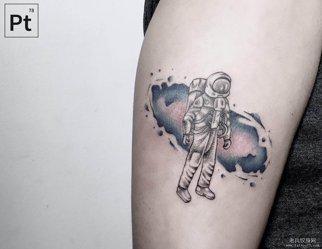小腿外星人泼墨星空纹身图案