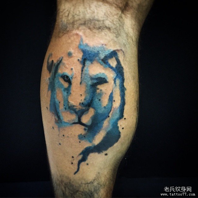 小腿欧美泼墨狮子纹身图案