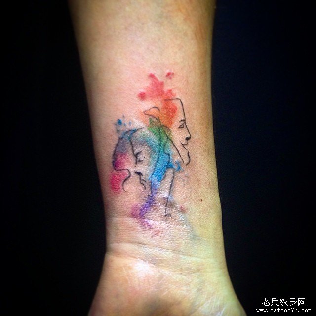 手腕抽象泼墨脸纹身图案