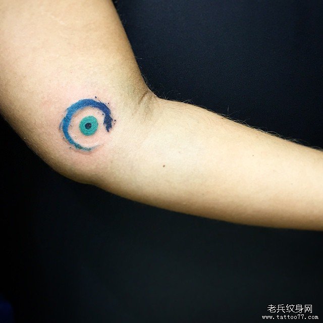 大臂小清新泼墨纹身图案