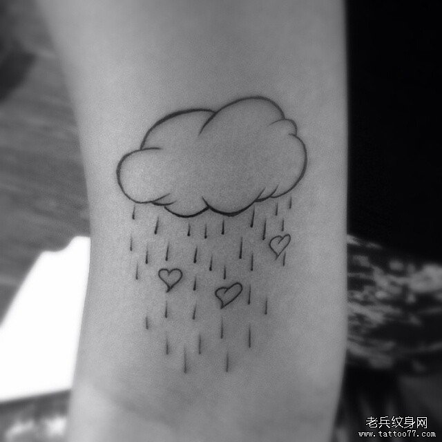 大臂云朵雨滴小清新纹身图案
