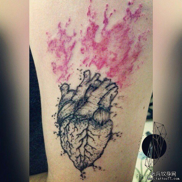 大腿心脏纹身图案