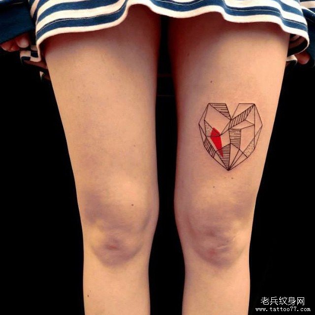 大腿性感几何线条心脏纹身图案