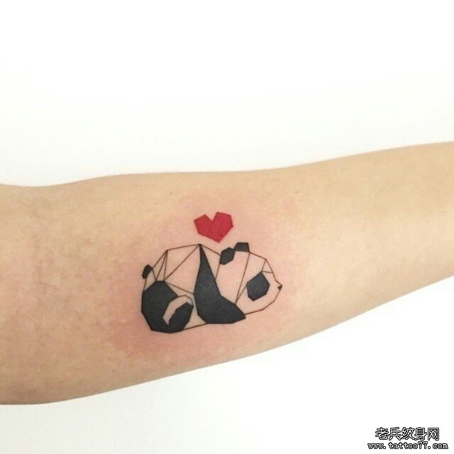 小臂熊猫小清新几何纹身图案