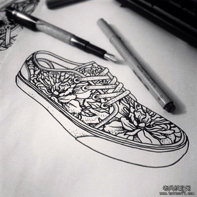欧美鞋子菊花纹身图案手稿