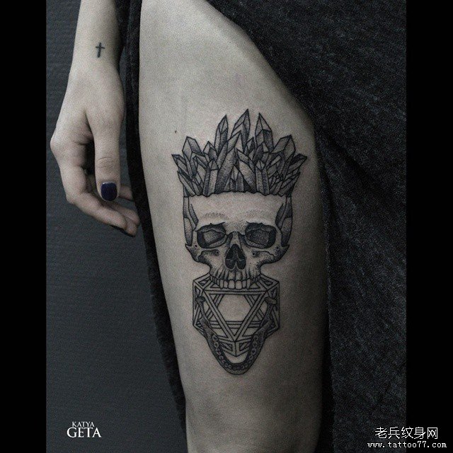 大腿欧美水晶骷髅纹身图案