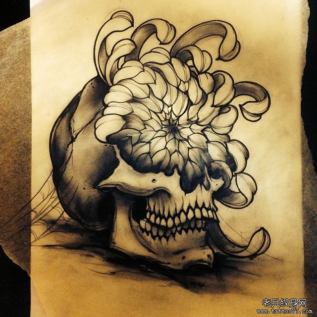 欧美黑灰骷髅菊花纹身图案手稿
