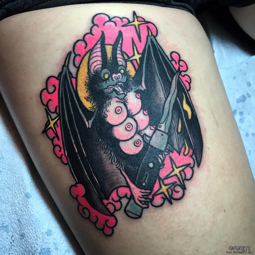 大腿欧美彩色蝙蝠纹身图案