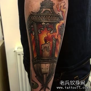 小臂欧美彩色school灯纹身图案