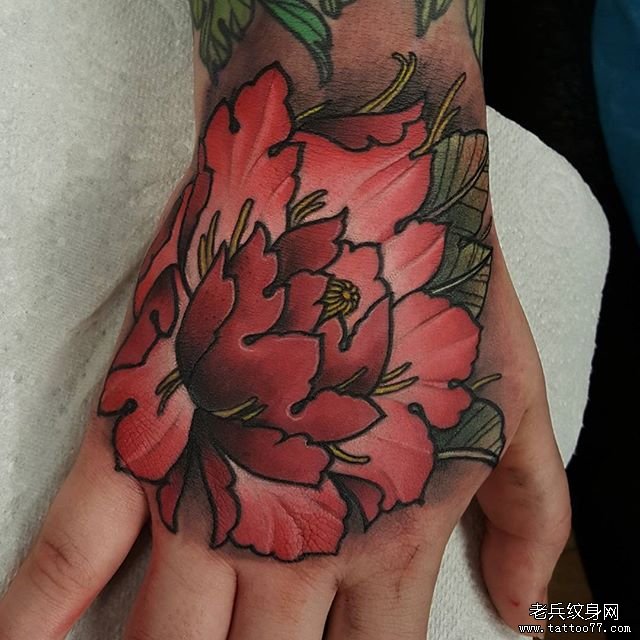 手背彩色牡丹传统纹身图案
