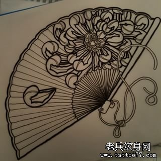传统扇子菊花纹身图案线稿