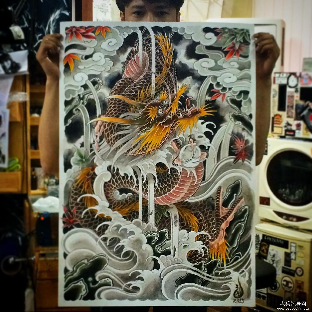 传统龙浪花纹身图案手稿