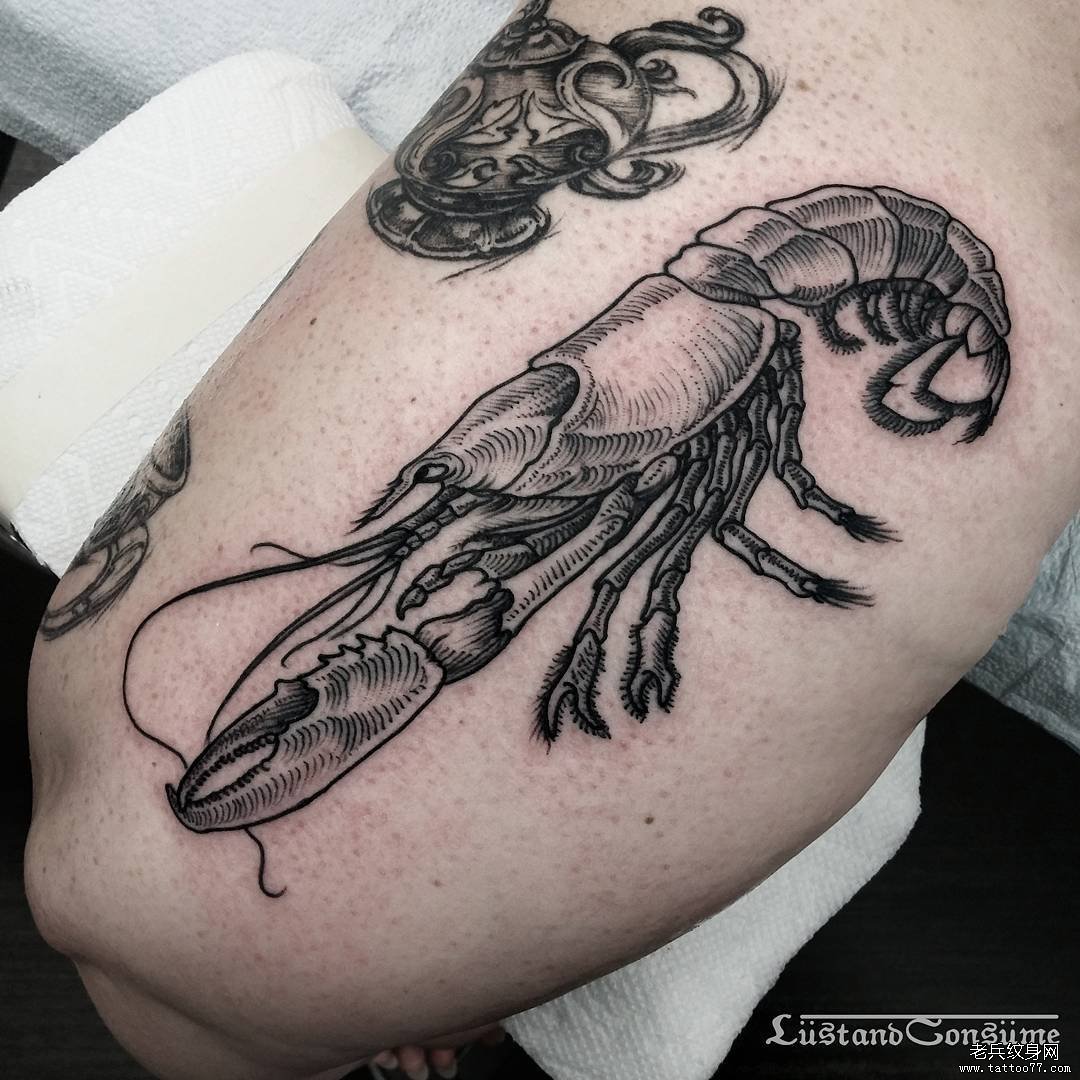 大腿黑灰龙虾欧美纹身图案