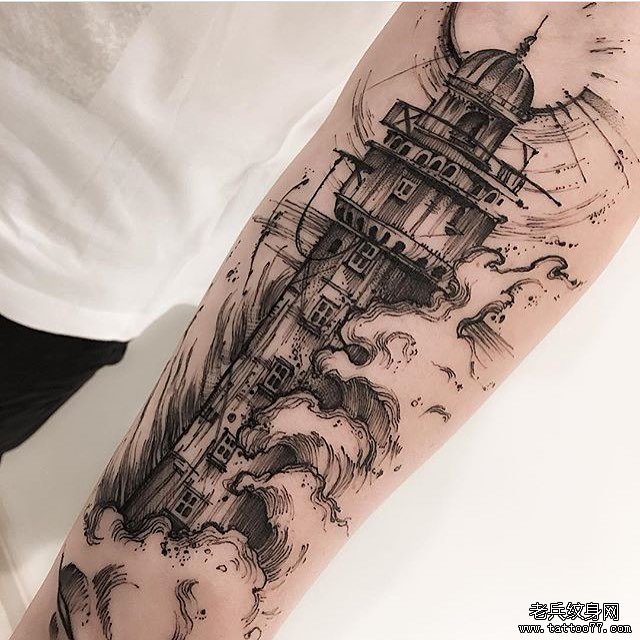 小臂灯塔黑灰纹身欧美图案