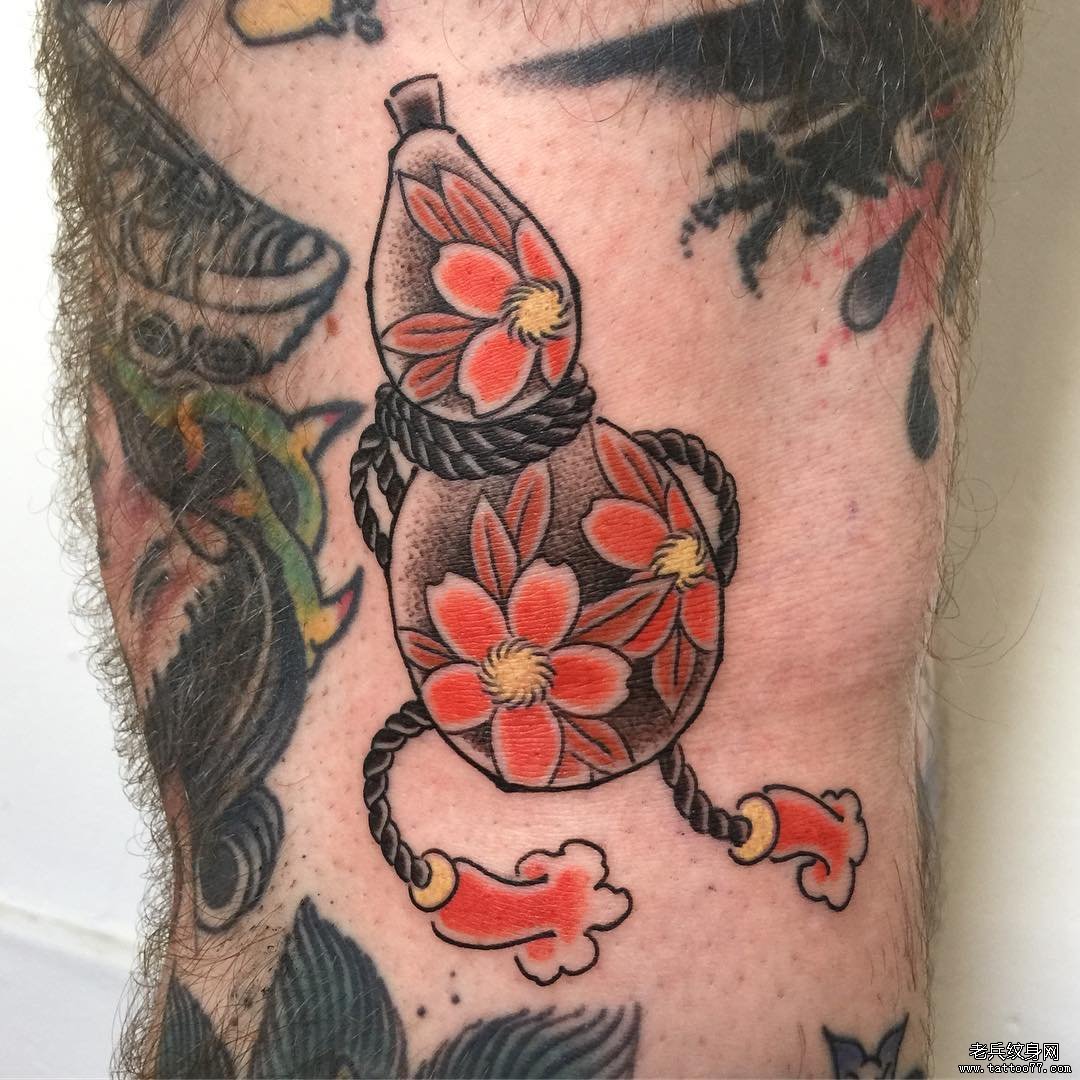 老传统葫芦花卉纹身图案