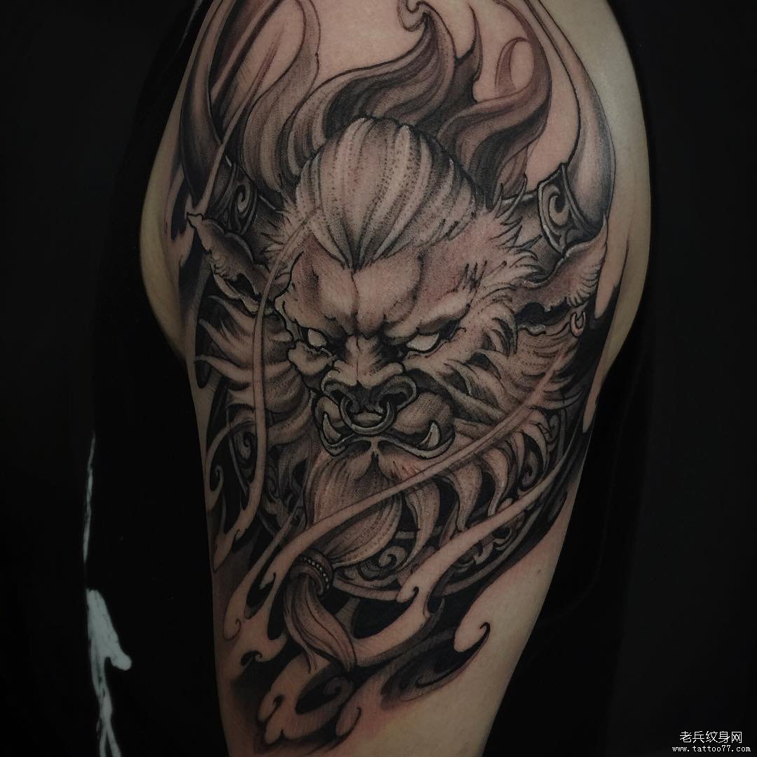 大臂黑灰牛魔王传统纹身图案