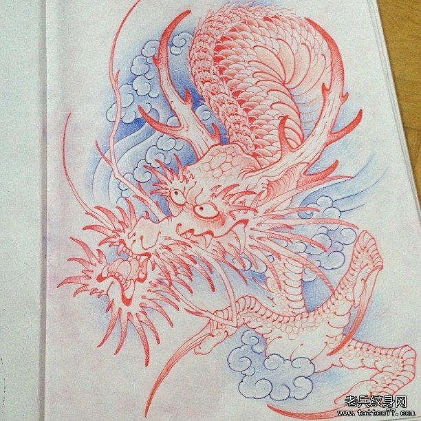 传统龙云雾纹身图案手稿