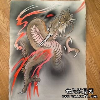 传统彩色龙火焰纹身图案手稿