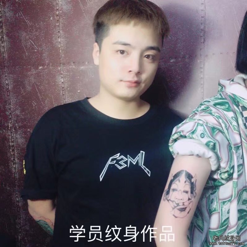 武汉最好的学校学员操作纹身现场