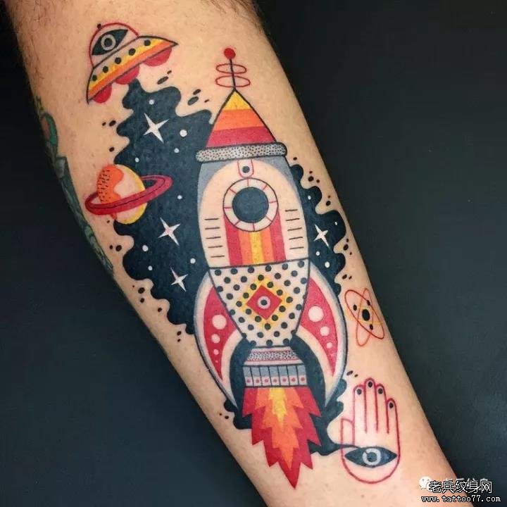 手臂火箭纹身图案