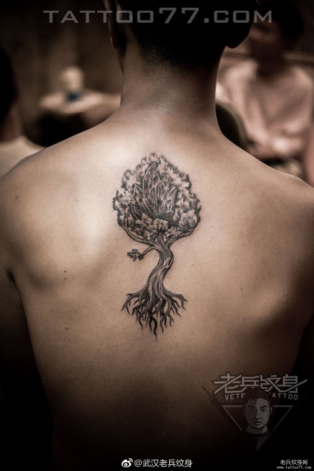 背部树纹身图案