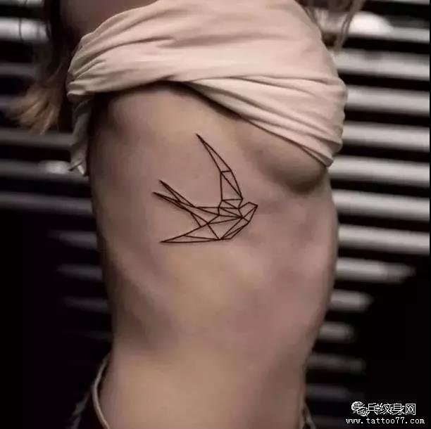 侧腰小清新燕子纹身图案