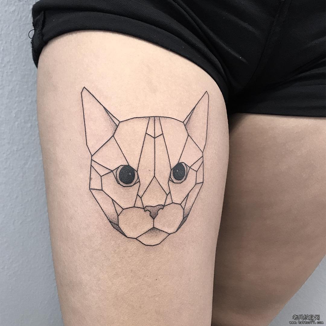机器猫线条黑灰大腿纹身图案