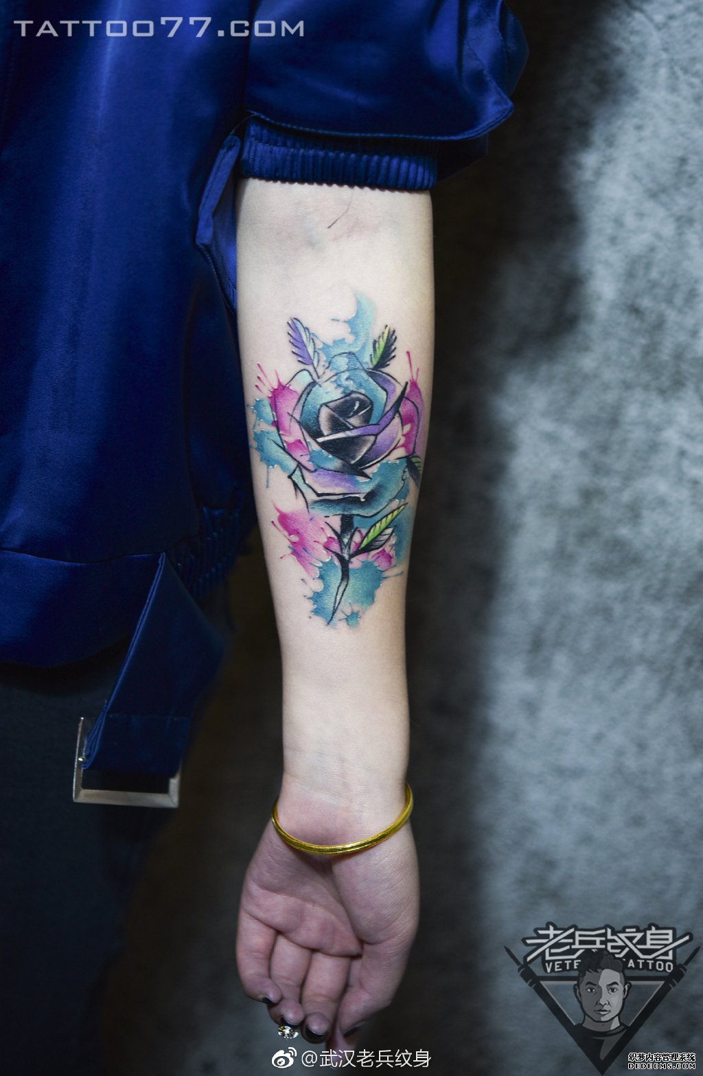 色彩手臂玫瑰花纹身作品