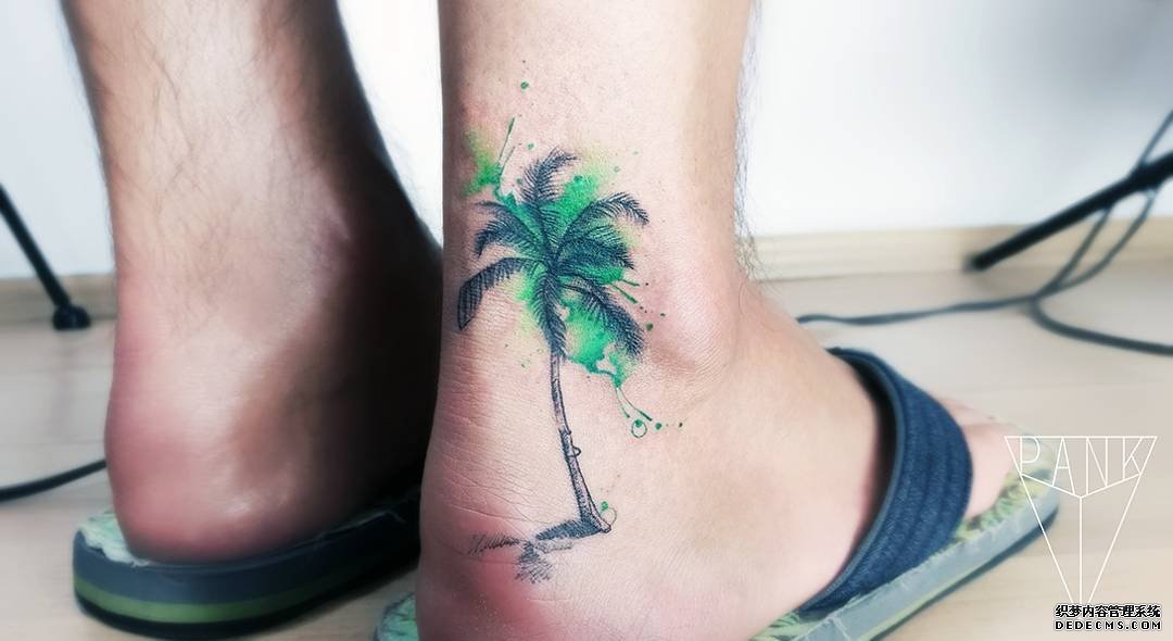 色彩椰子树脚踝纹身图案