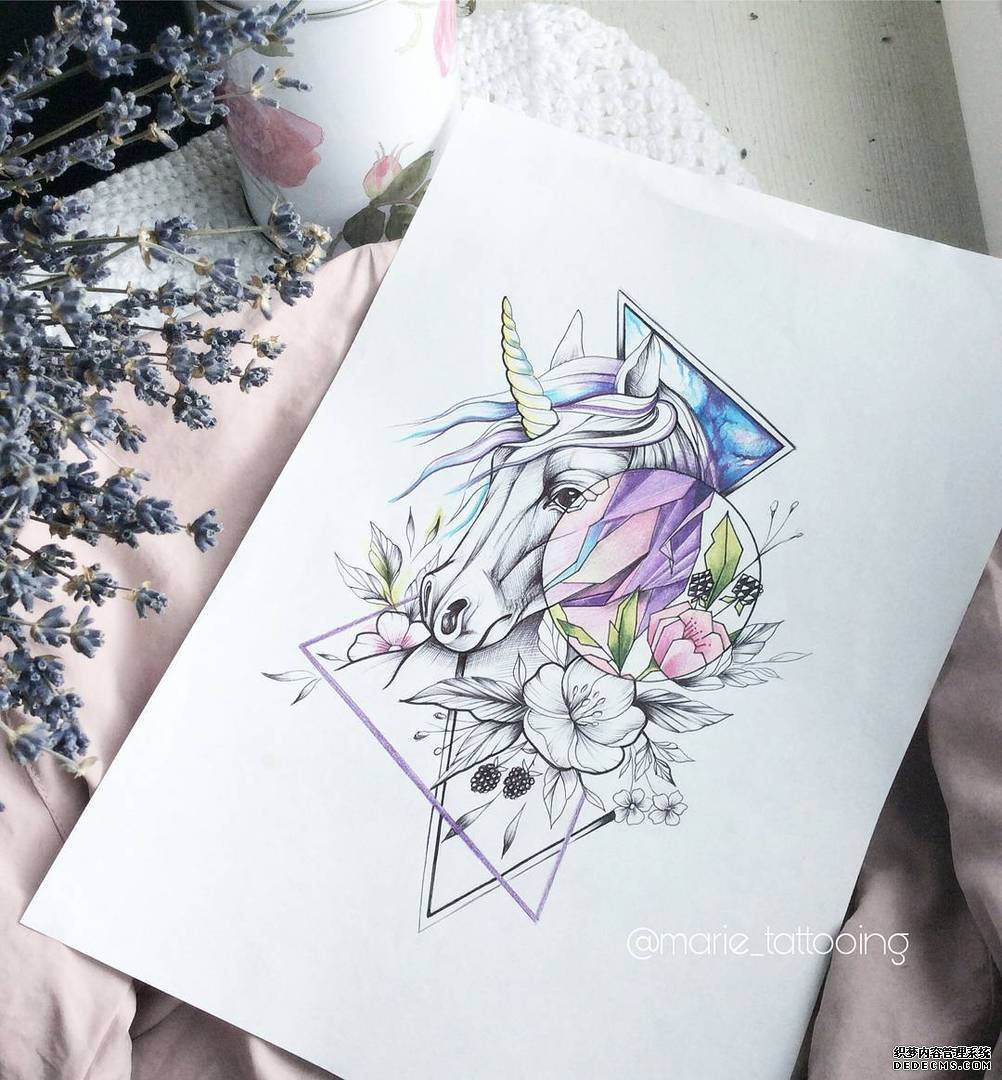 独角兽花色彩纹身图案