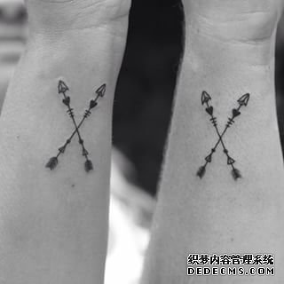 手臂箭头纹身图案