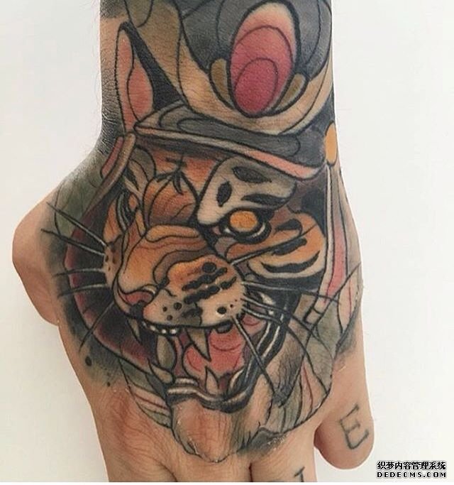 手背老虎纹身图案
